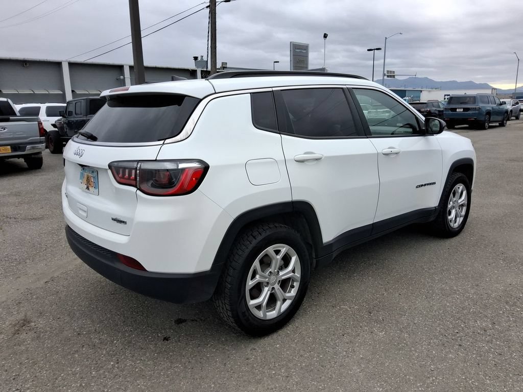 Used 2024 Jeep Compass Latitude AWD/4WD image 8