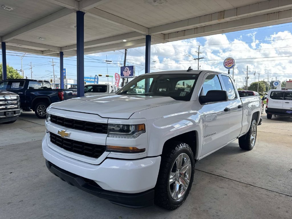 Used 2018 Chevrolet Silverado 1500 Custom w/ Custom Value Package RWD image 3