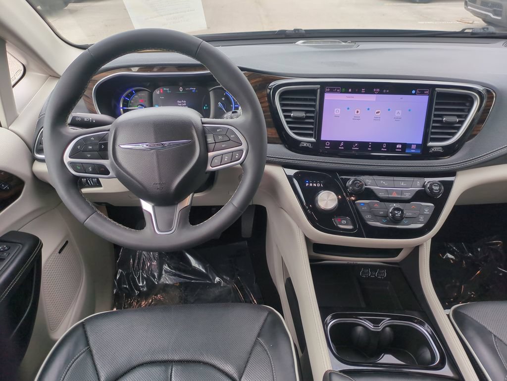 Used 2022 Chrysler Pacifica Limited FWD image 18