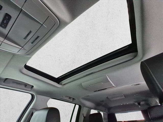 Used 2019 Chevrolet Suburban Premier AWD/4WD image 21