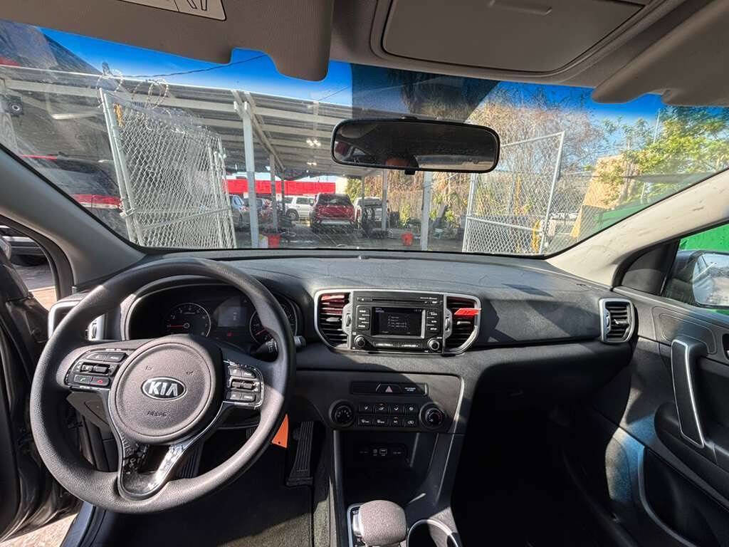 Used 2017 Kia Sportage LX image 2