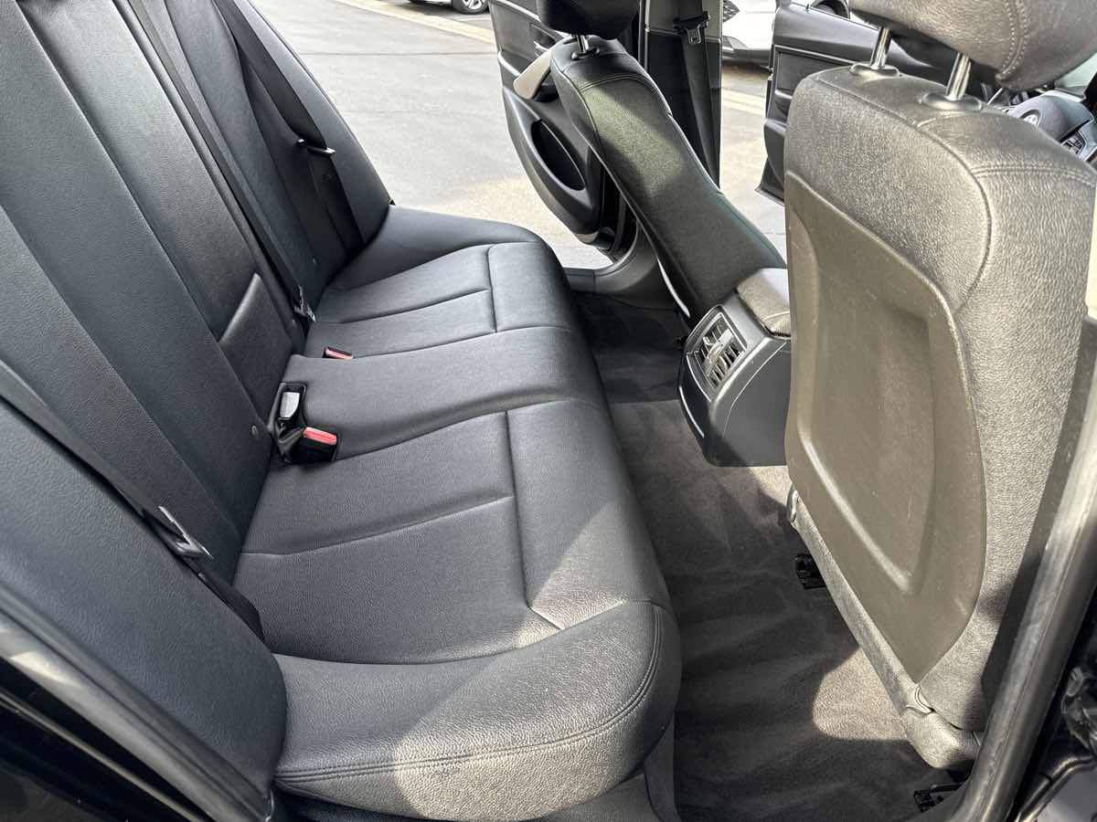 Used 2018 BMW 320i Sedan RWD image 23