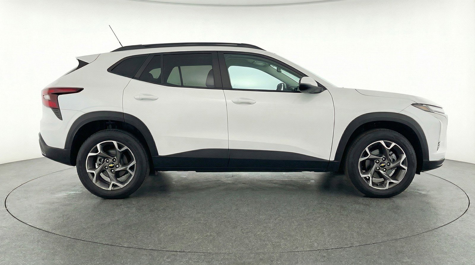 Used 2025 Chevrolet Trax LT w/ LT Convenience Package FWD image 11