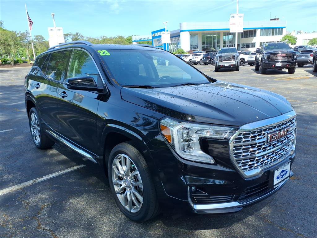 Used 2023 GMC Terrain Denali w/ Denali Premium Package AWD/4WD image 1