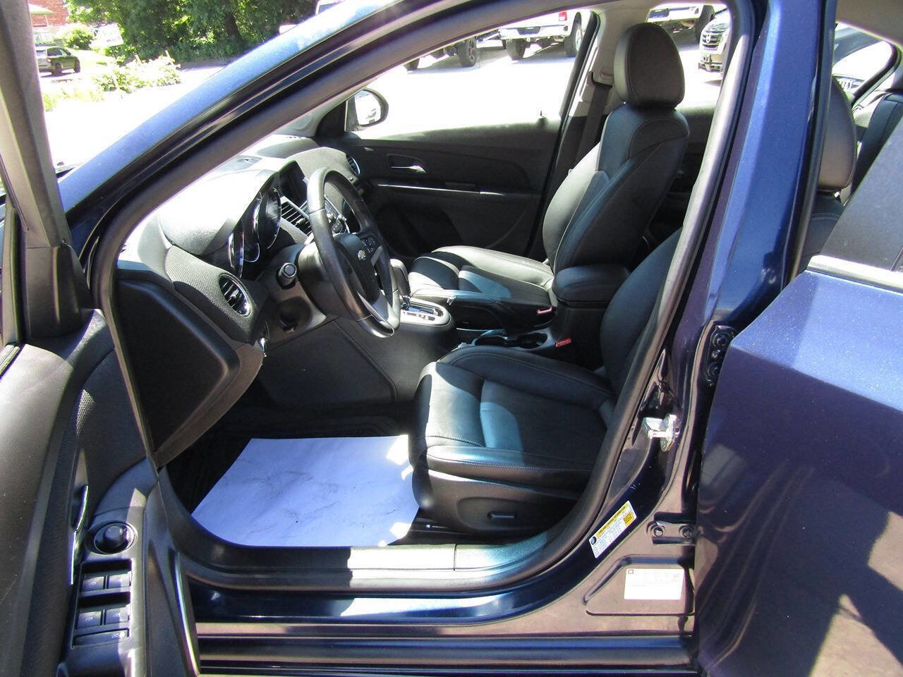 Used 2011 Chevrolet Cruze LT w/ RS Package FWD image 11