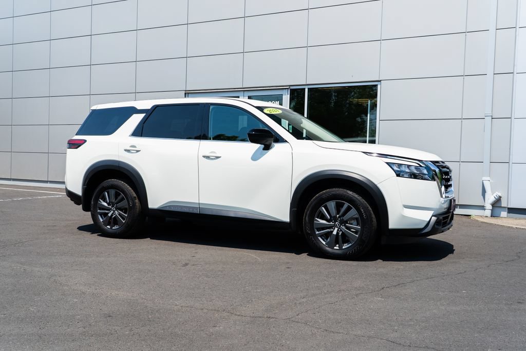 Used 2024 Nissan Pathfinder S w/ Cargo Package AWD/4WD image 28