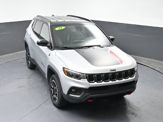 Used 2025 Jeep Compass Trailhawk AWD/4WD image 44