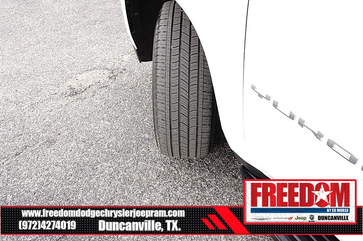 Used 2022 GMC Yukon XL SLE w/ Gmc Pro Safety Plus Package AWD/4WD image 46