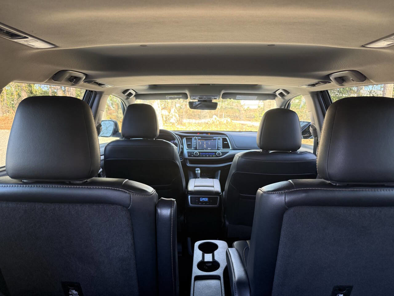 Used 2019 Toyota Highlander SE image 12