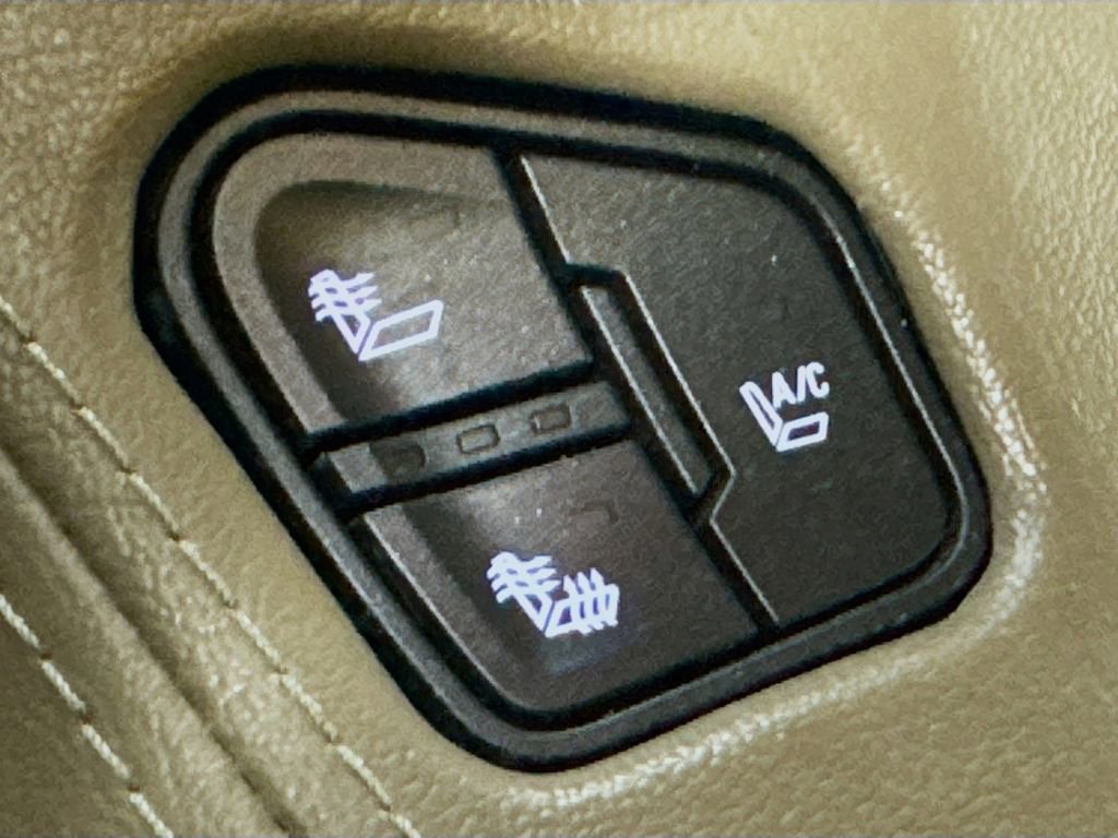 Used 2016 GMC Yukon SLT w/ Premium Edition image 24