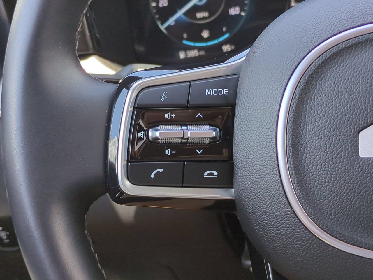 Certified 2023 Kia Sorento SX AWD/4WD image 25