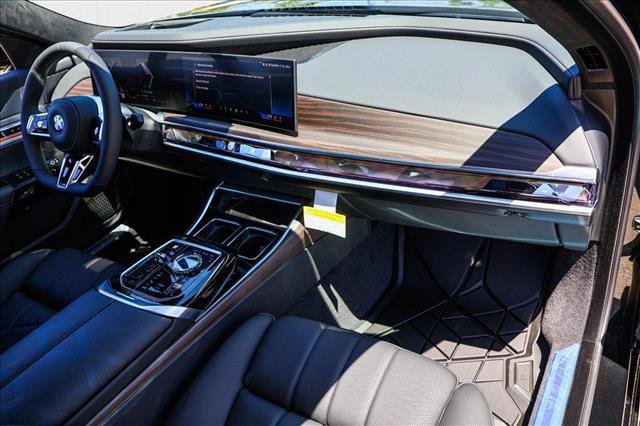 Used 2025 BMW 760i xDrive w/ Executive Package AWD/4WD image 25
