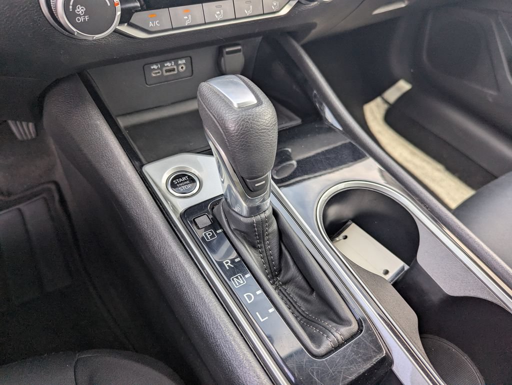 Used 2024 Nissan Altima 2.5 SV FWD image 14