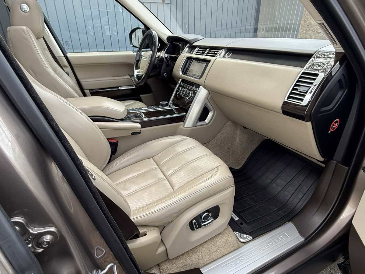 Used 2016 Land Rover Range Rover HSE image 14