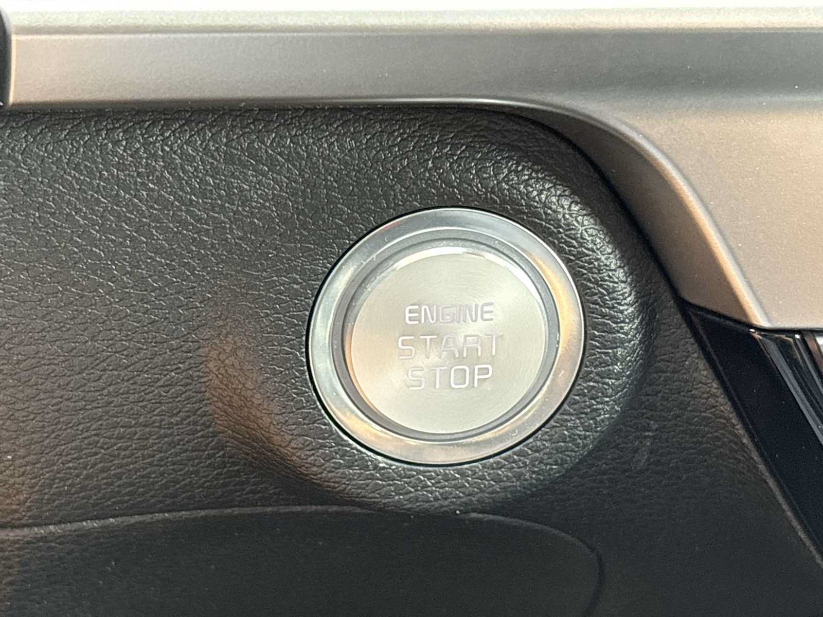 Used 2025 Kia Telluride S AWD/4WD image 17