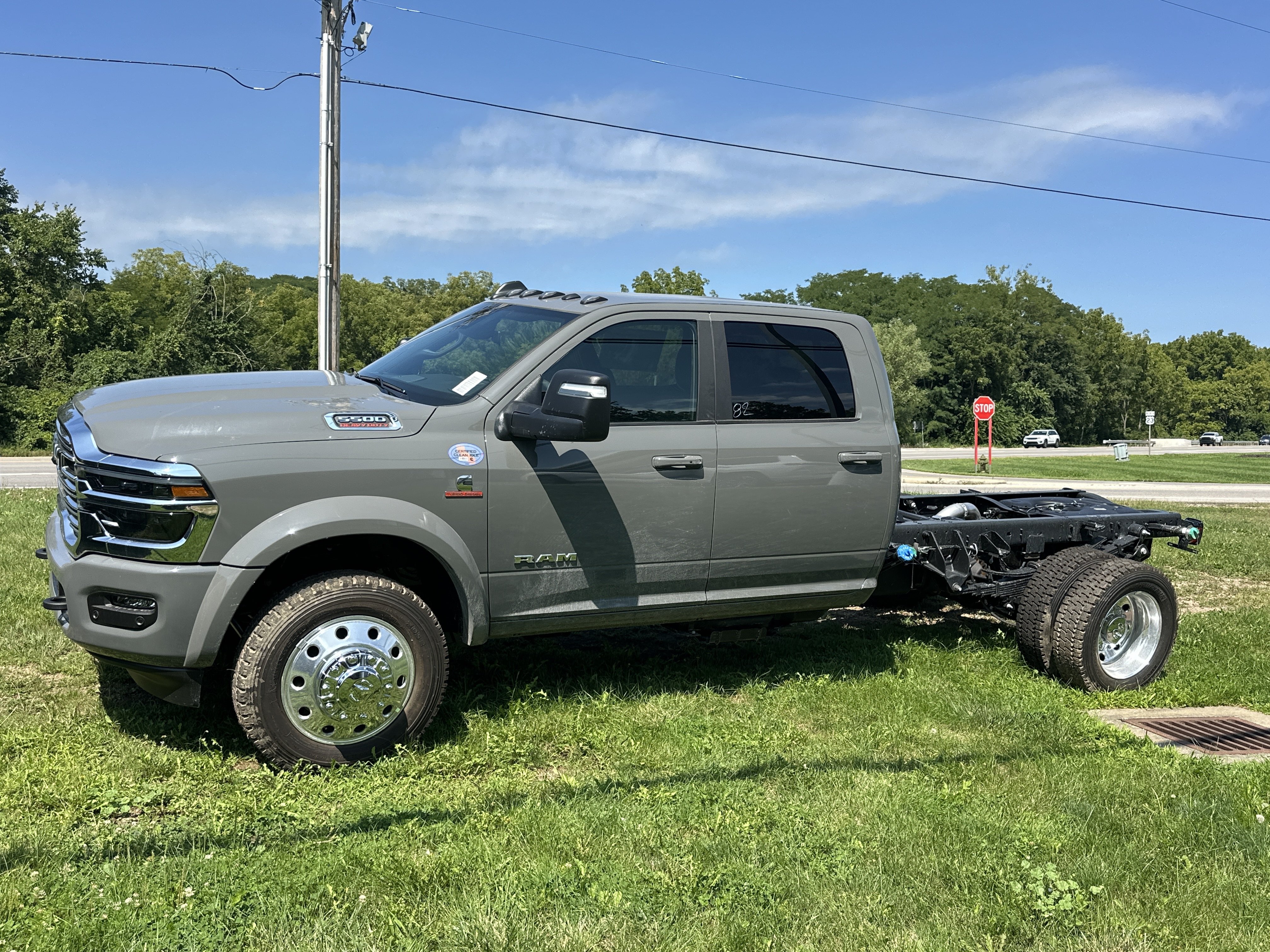 New 2026 RAM 5500 4x4 Crew Cab w/ Laramie Trim Package image 24
