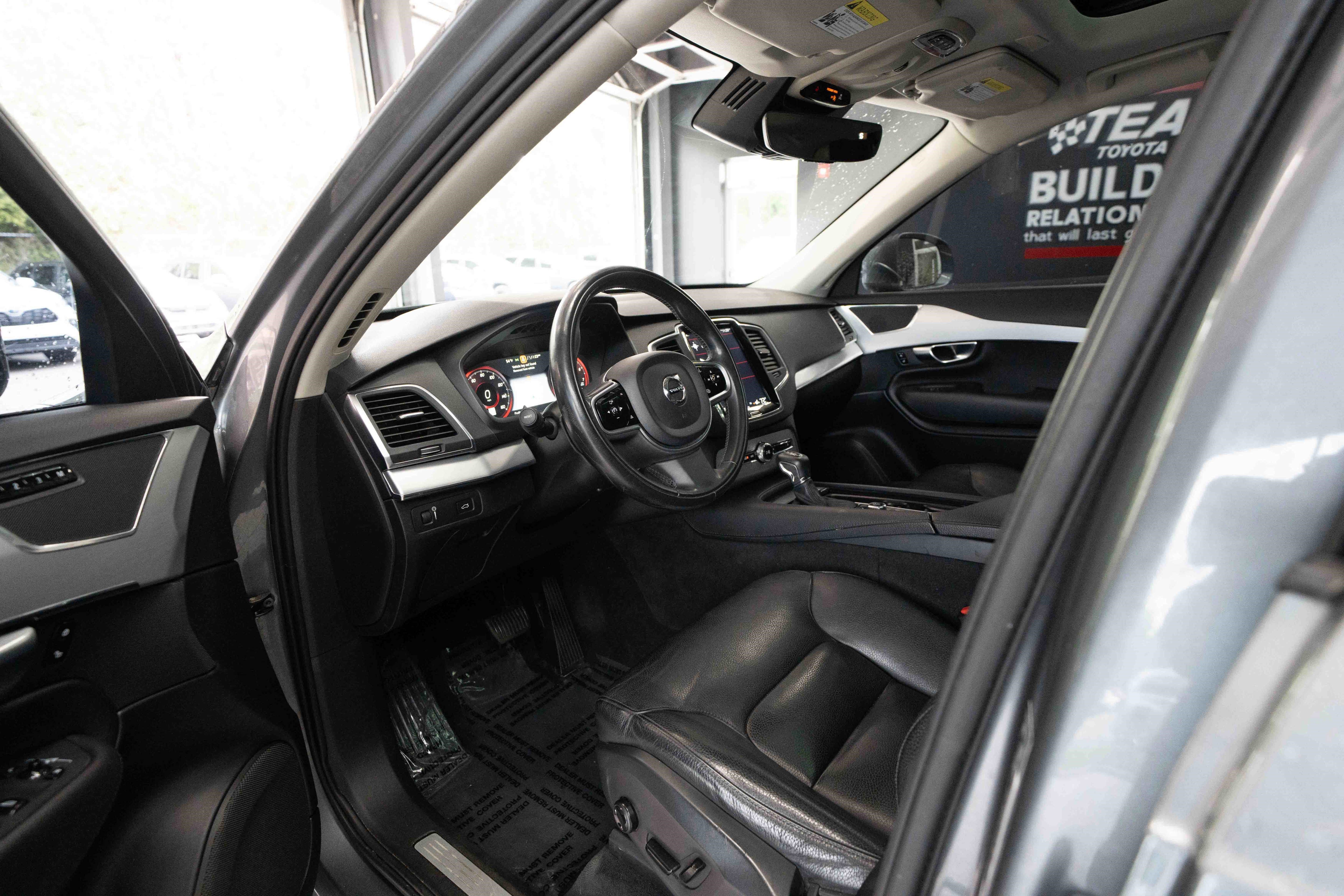 Used 2018 Volvo XC90 T5 Momentum w/ Convenience Package image 8