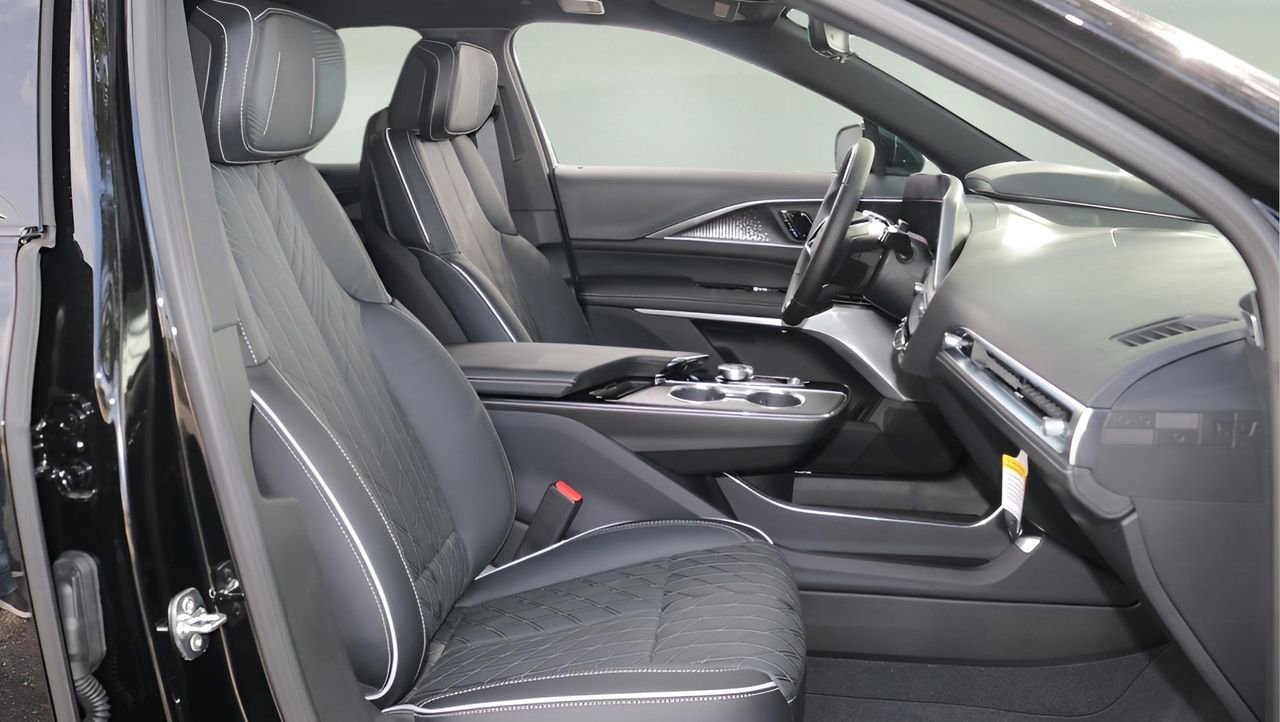 New 2026 Cadillac Lyriq V w/ Exterior Carbon Fiber Package image 18