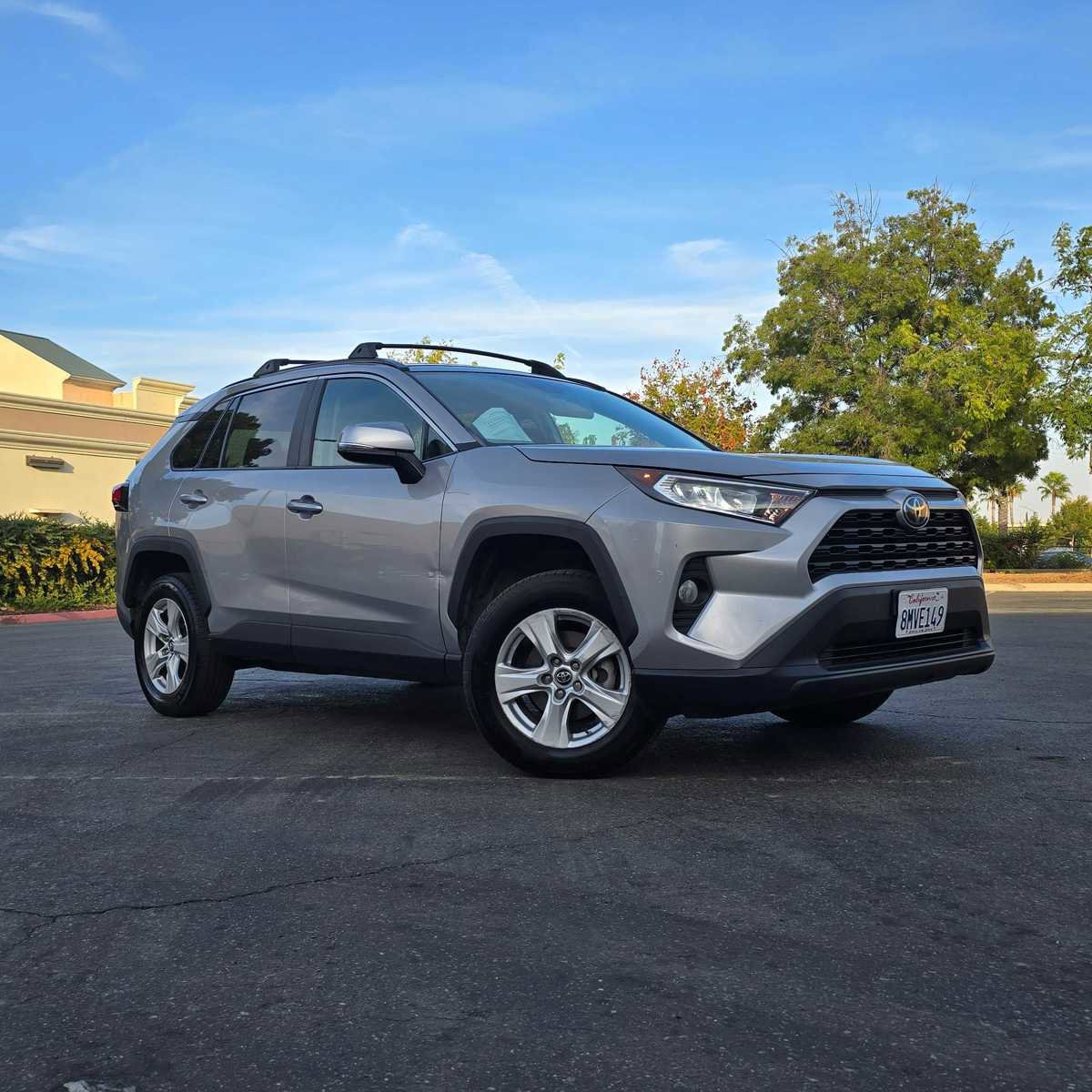 Used 2019 Toyota RAV4 XLE image 1