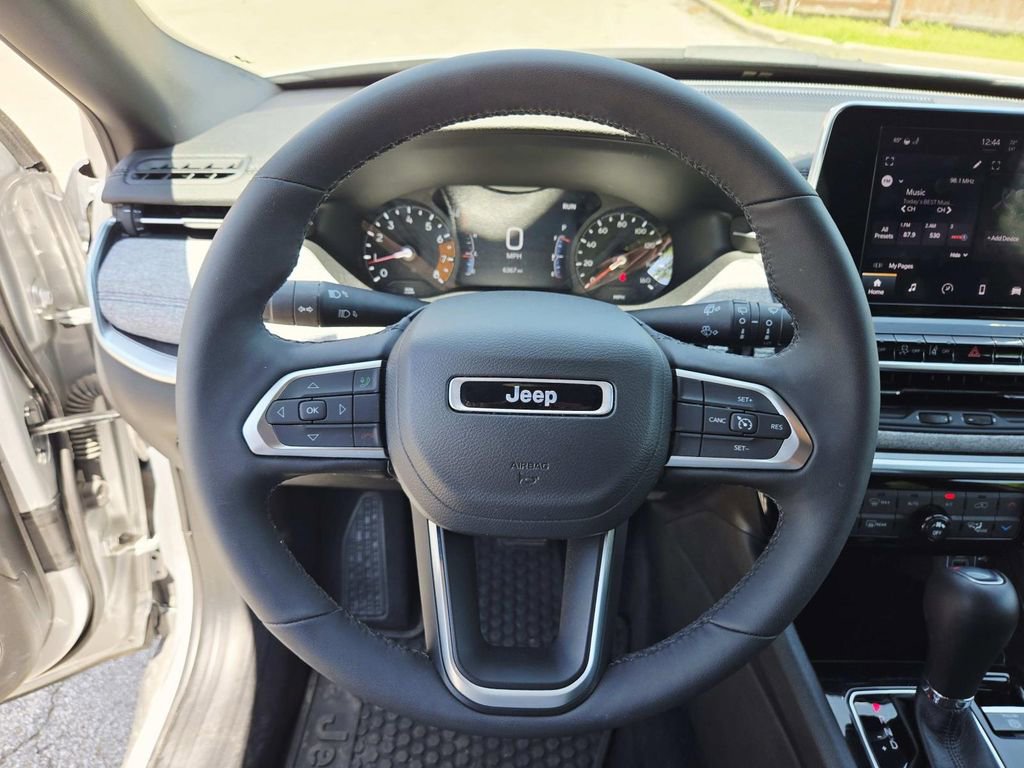 Certified 2025 Jeep Compass Latitude w/ Sun & Sound Group AWD/4WD image 19