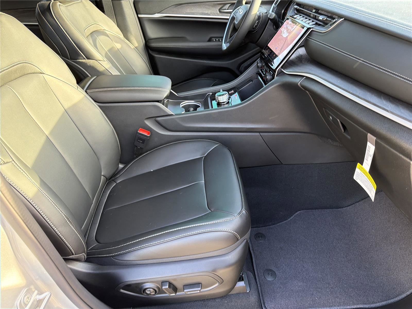 New 2025 Jeep Grand Cherokee L Limited w/ Black Appearance Package image 14