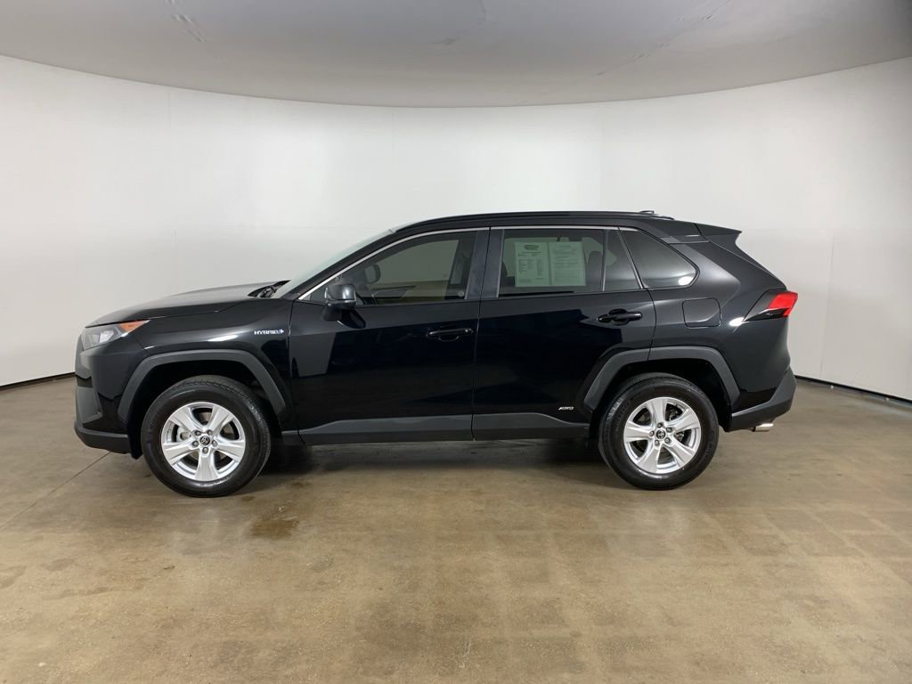 Used 2021 Toyota RAV4 LE image 16