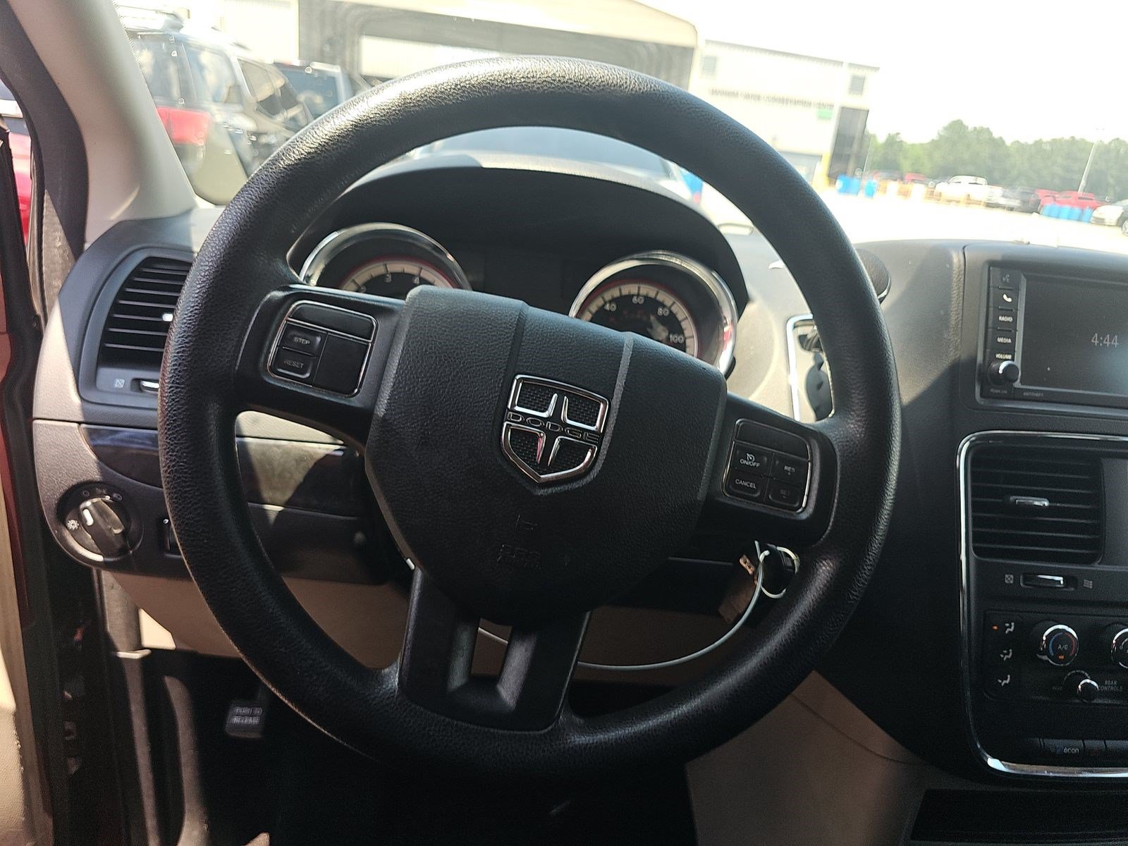 Used 2018 Dodge Grand Caravan SE FWD image 10