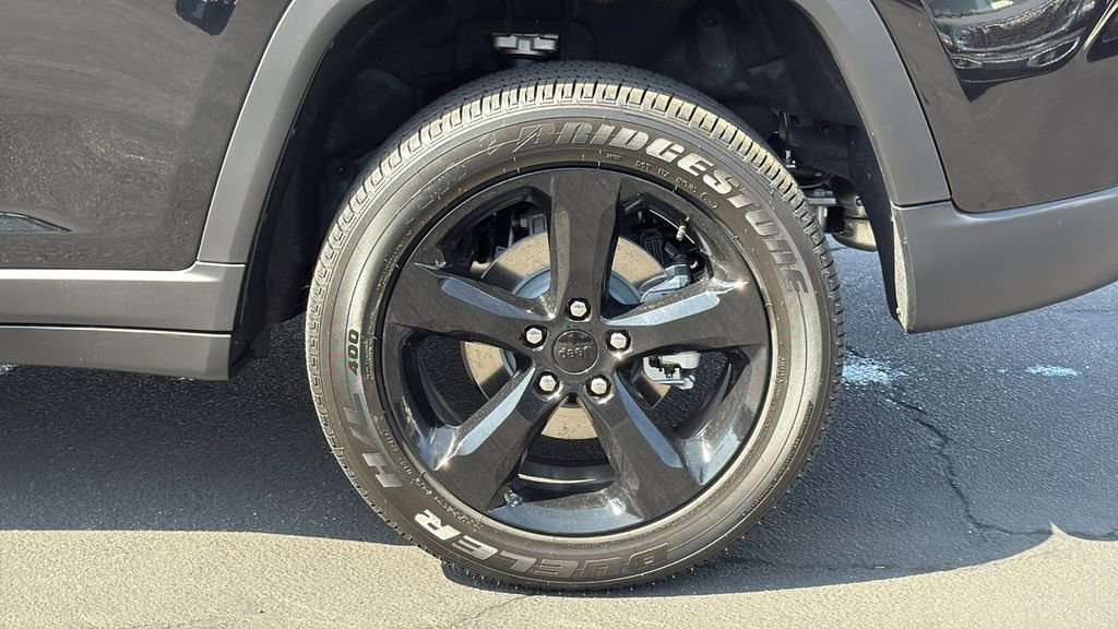 New 2025 Jeep Grand Cherokee Altitude image 7