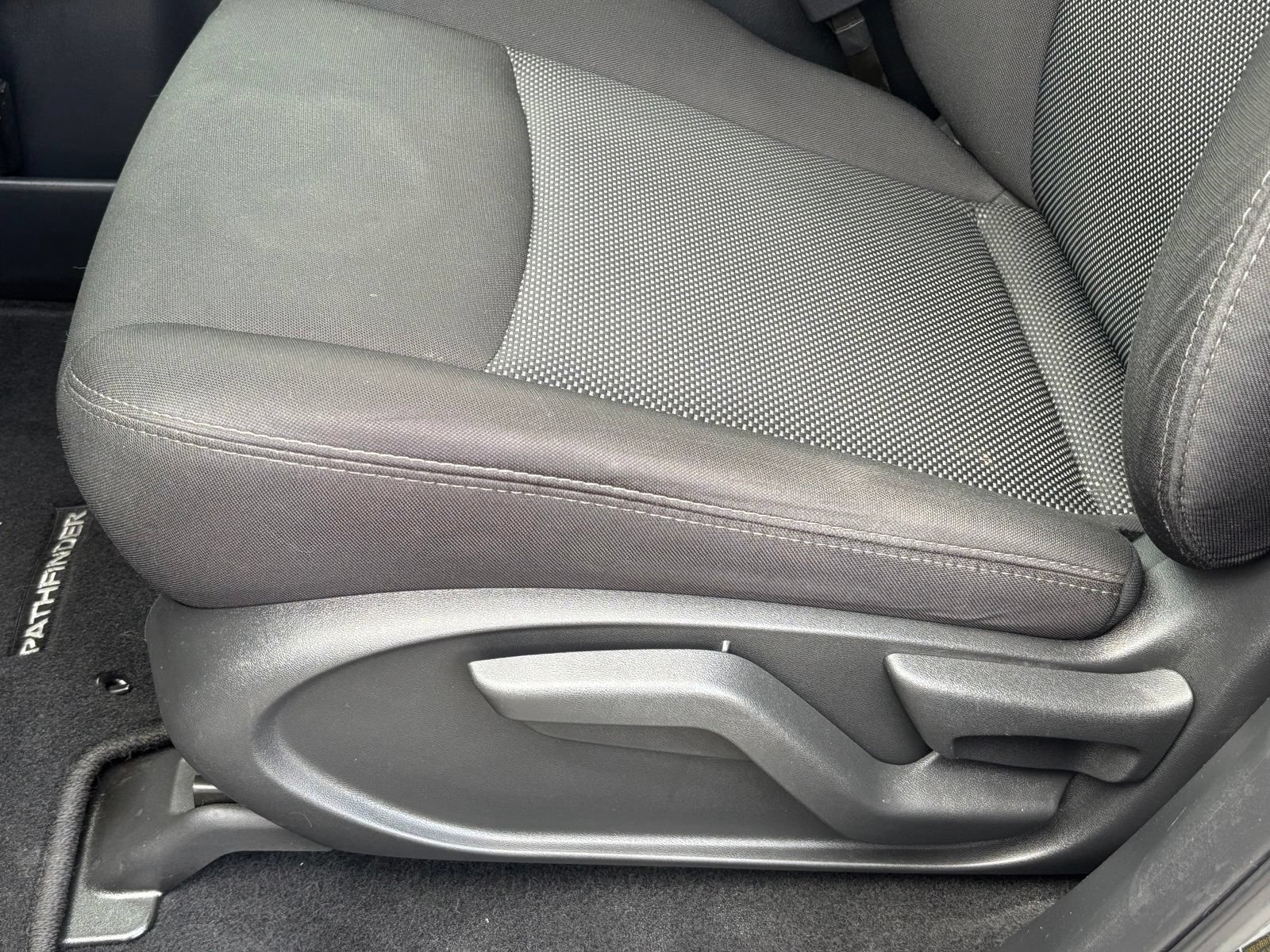 Used 2020 Nissan Pathfinder S FWD image 13