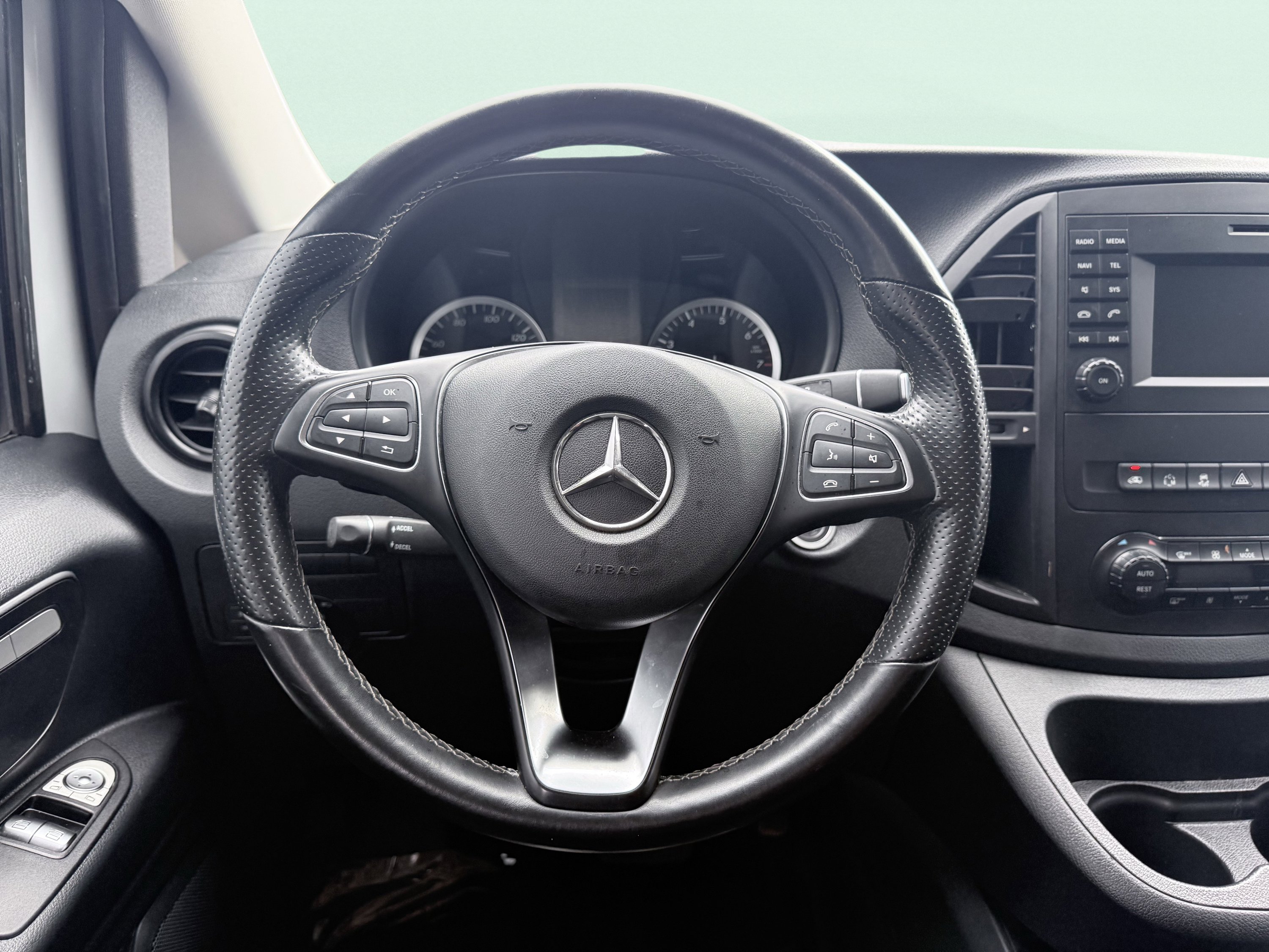 Used 2018 Mercedes-Benz Metris Passenger image 53