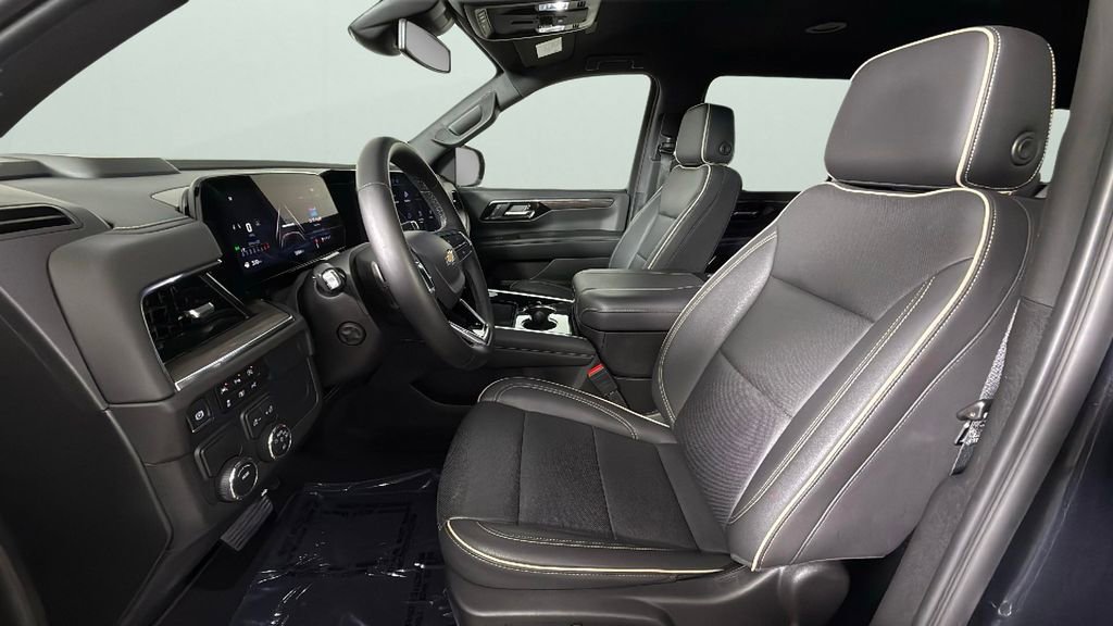 Certified 2025 Chevrolet Suburban Premier image 12