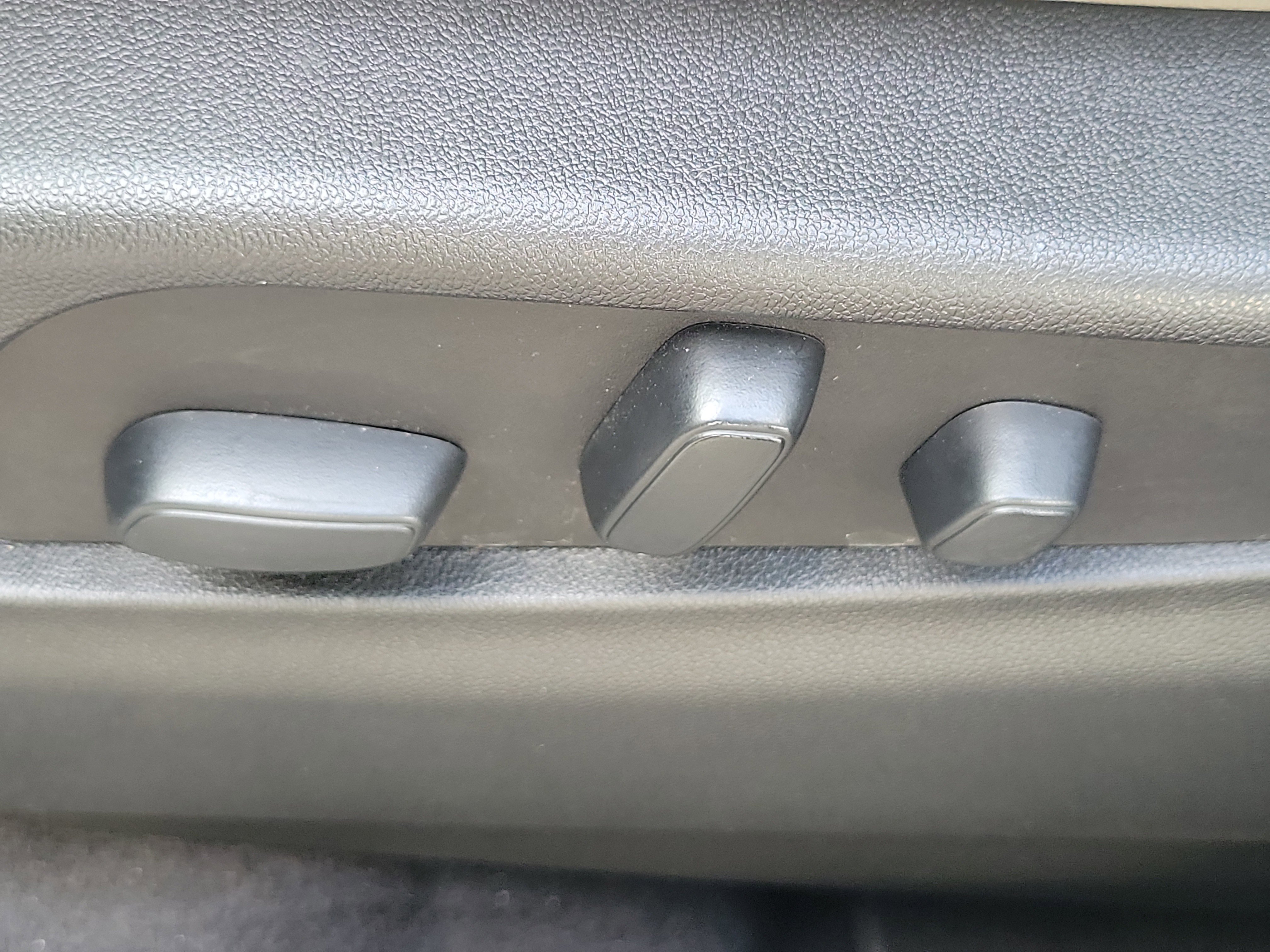 Used 2020 Cadillac XT4 Premium Luxury w/ Enhanced Visibility Package image 23