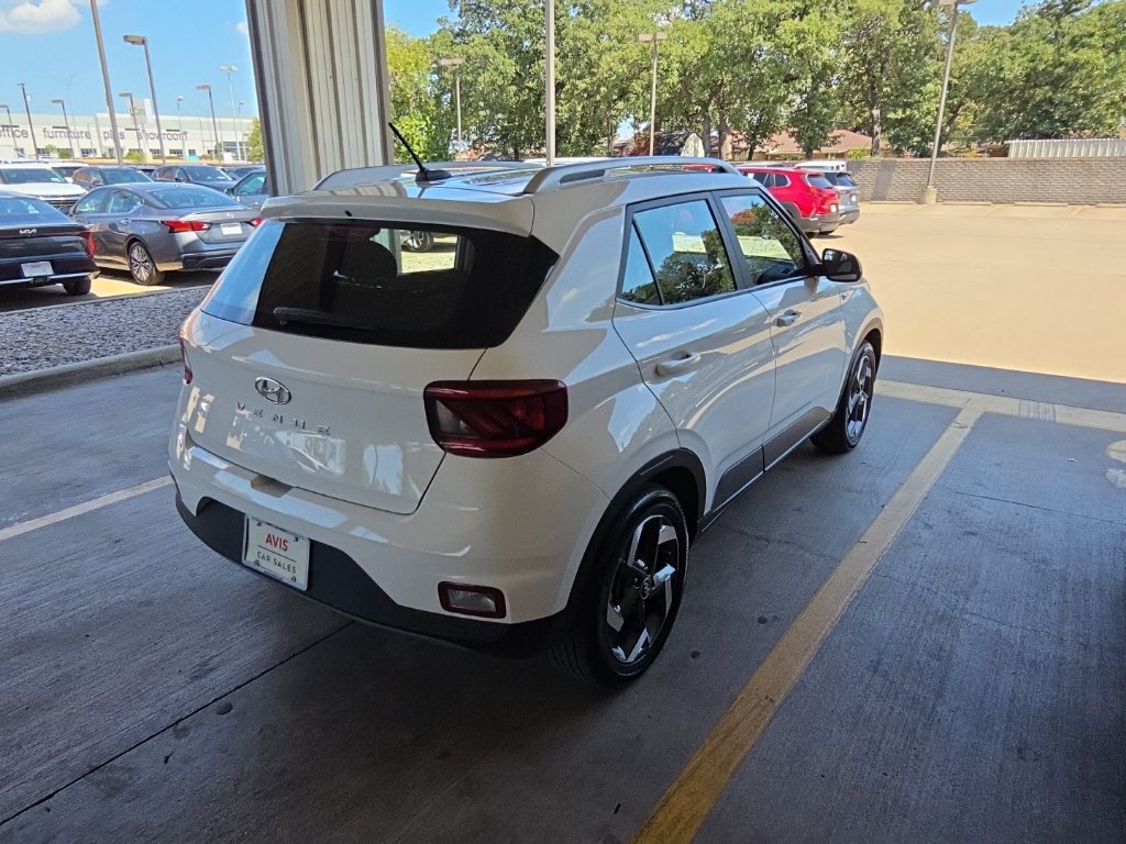 Used 2025 Hyundai Venue SEL FWD image 6