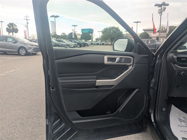 Used 2024 Ford Explorer XLT w/ Equipment Group 202A image 11