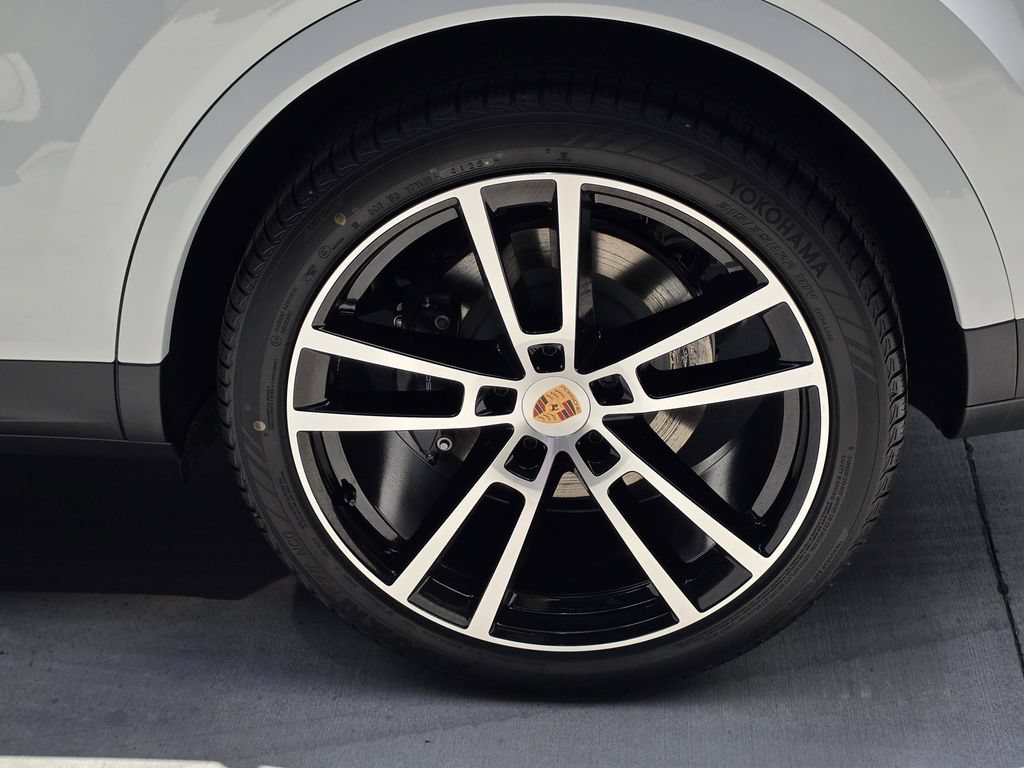 New 2026 Porsche Cayenne Coupe AWD/4WD image 31