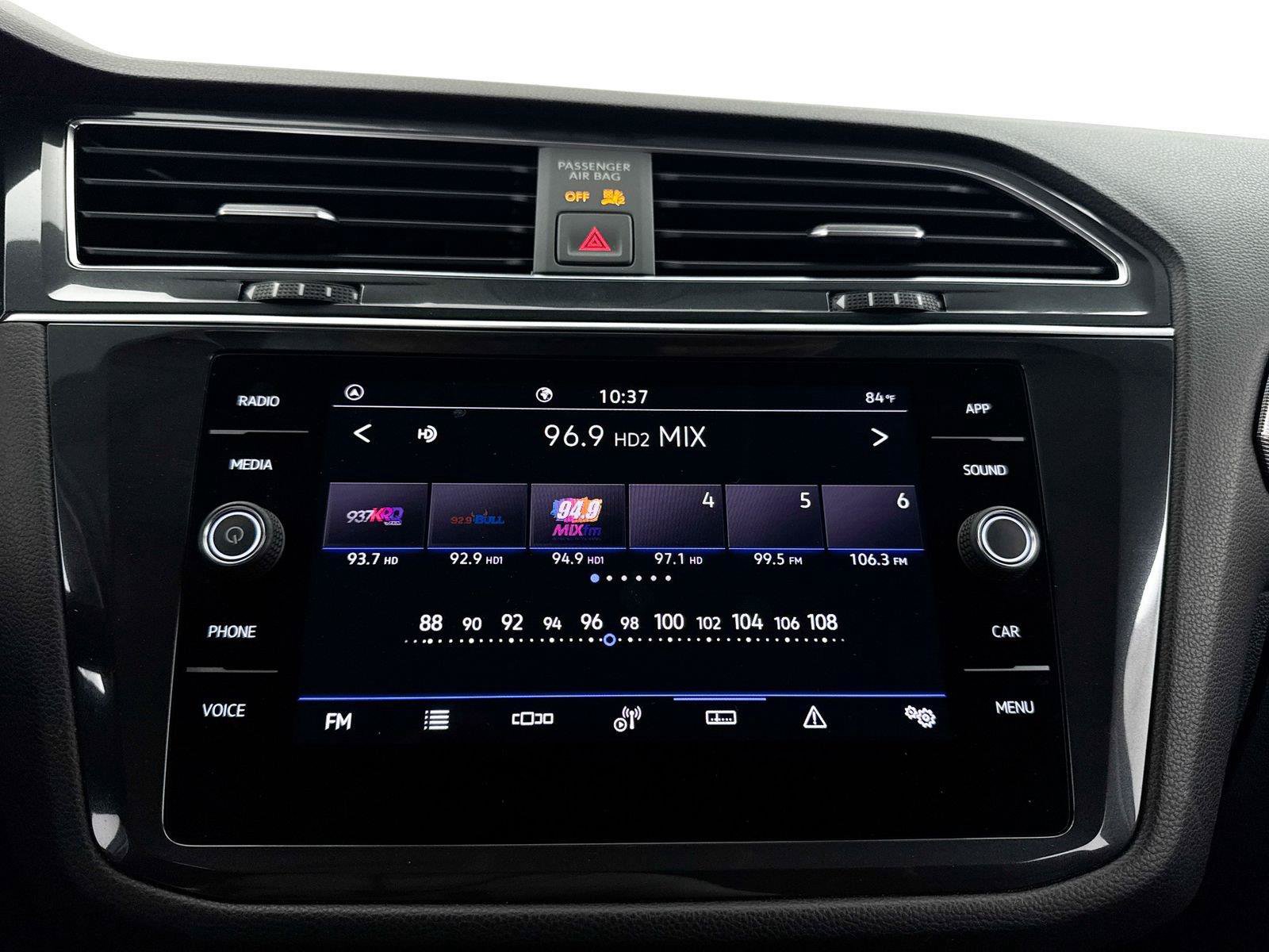 Used 2022 Volkswagen Tiguan SE FWD image 4