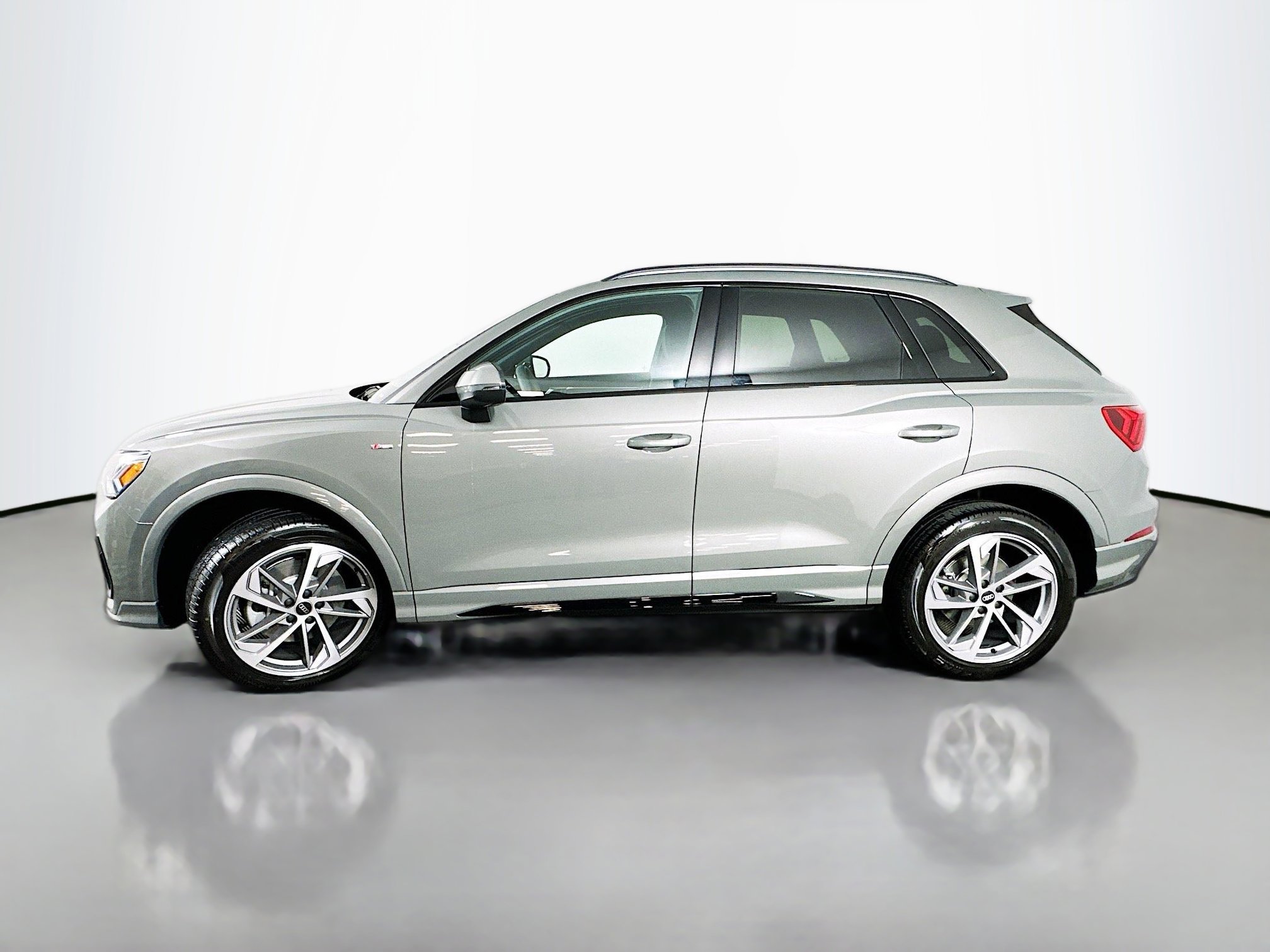 New 2025 Audi Q3 2.0T Premium image 4