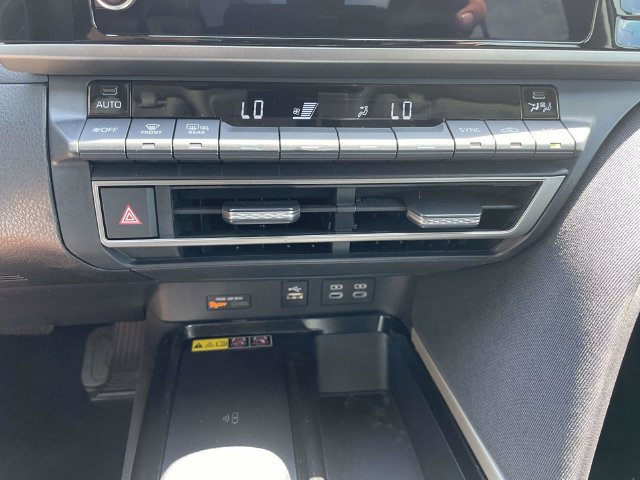 Used 2025 Toyota Camry LE w/ Convenience Package FWD image 28
