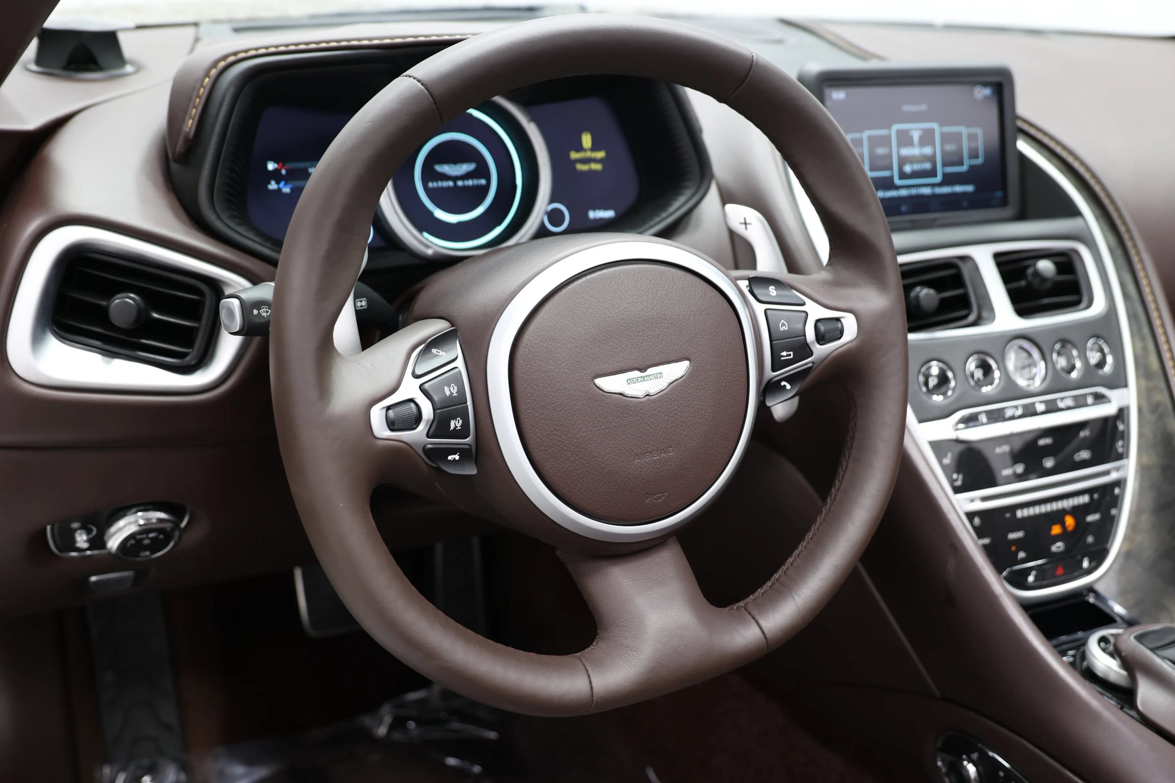 Used 2019 Aston Martin DB11 Volante RWD image 26