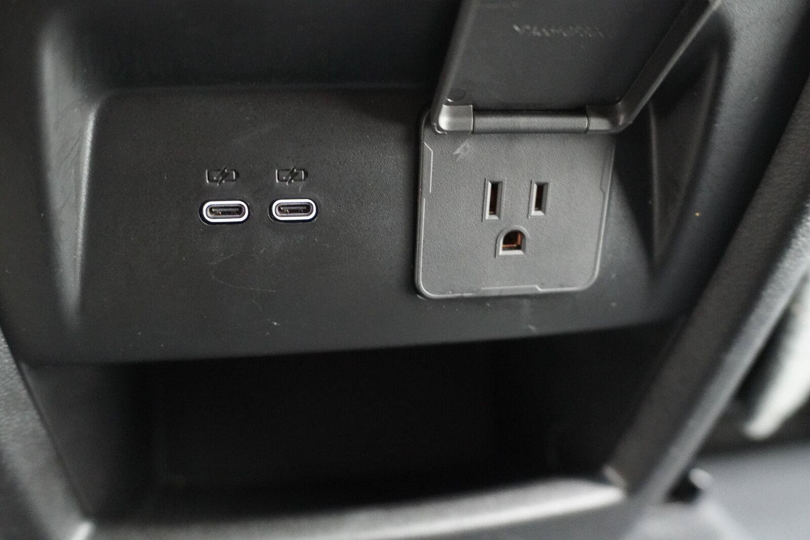 Used 2025 Chevrolet Traverse RS w/ LPO, Floor Liner Package FWD image 35