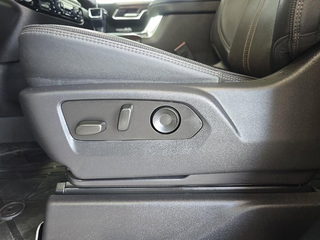 Used 2025 Chevrolet Silverado 1500 High Country AWD/4WD image 15