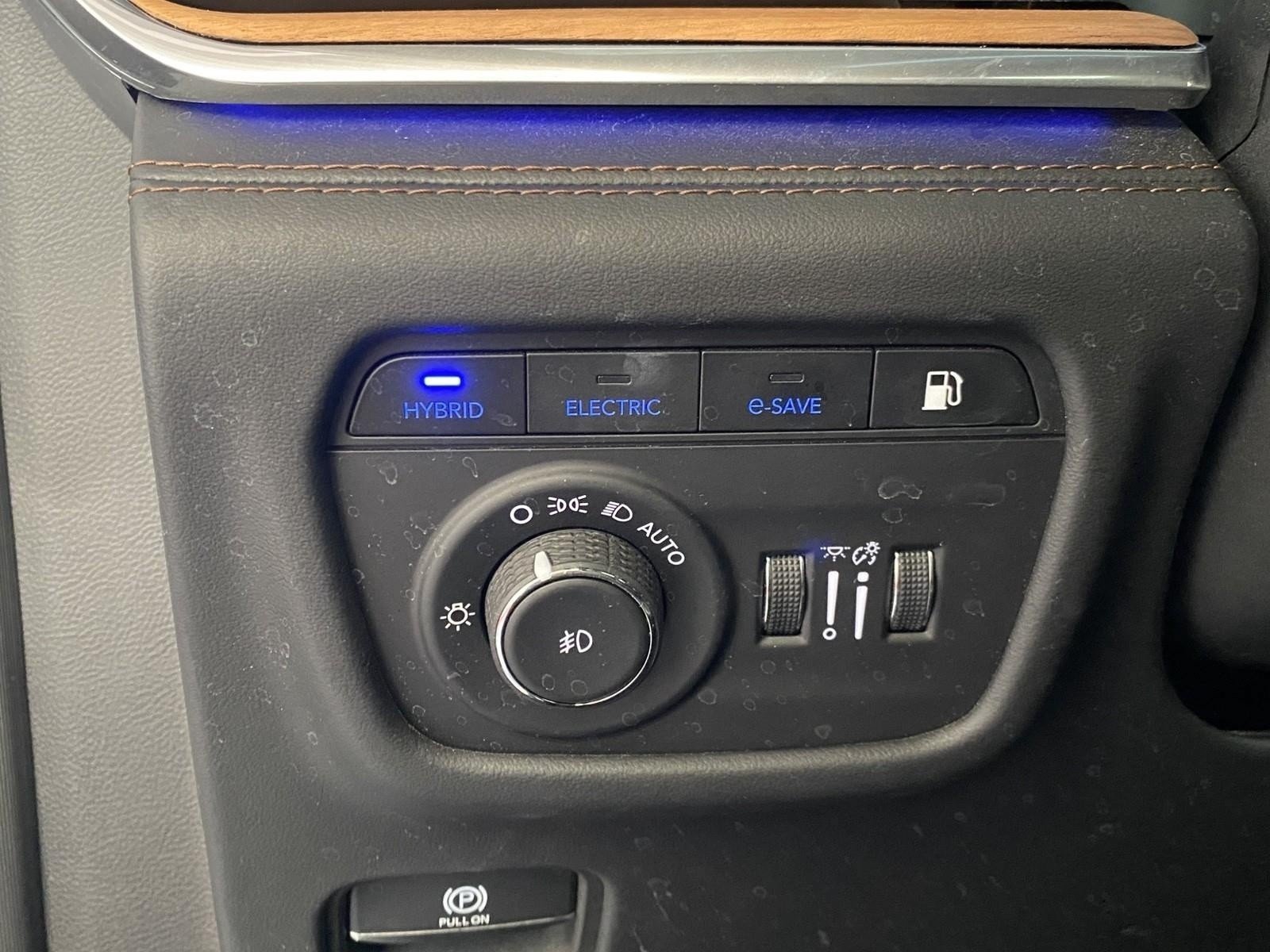 Used 2022 Jeep Grand Cherokee Summit AWD/4WD image 23