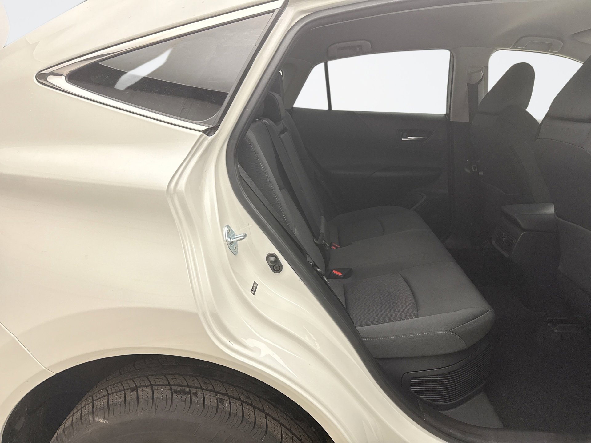 Used 2021 Toyota Venza LE w/ Carpet Mat Package (TMS) image 18