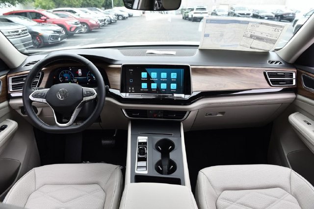 New 2026 Volkswagen Atlas SE FWD image 7