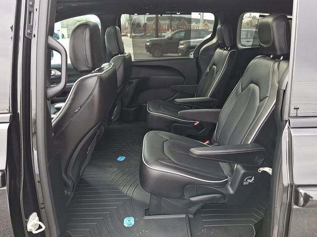 Used 2021 Chrysler Pacifica Limited w/ S Appearance Package image 10