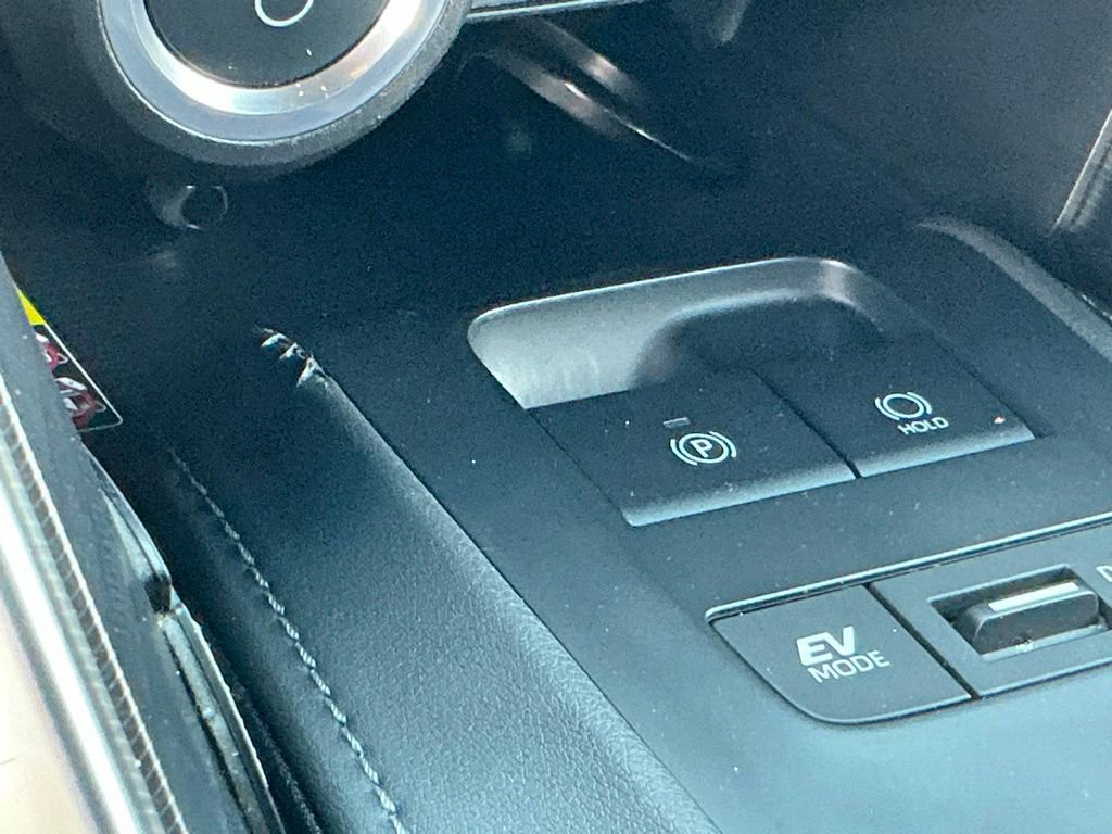 Used 2024 Toyota Venza XLE AWD/4WD image 18