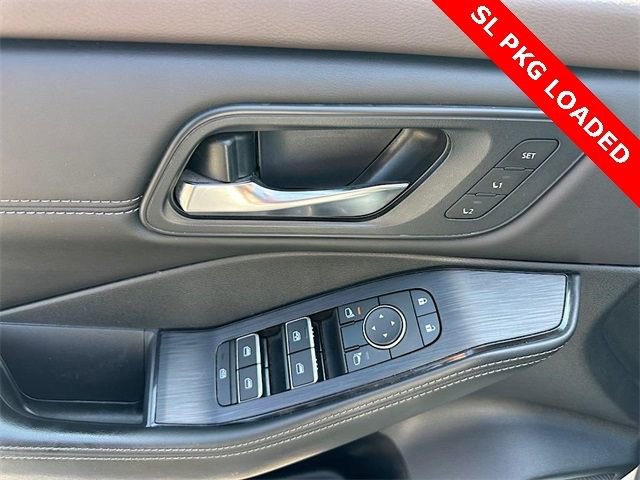 Used 2023 Nissan Rogue SL image 15