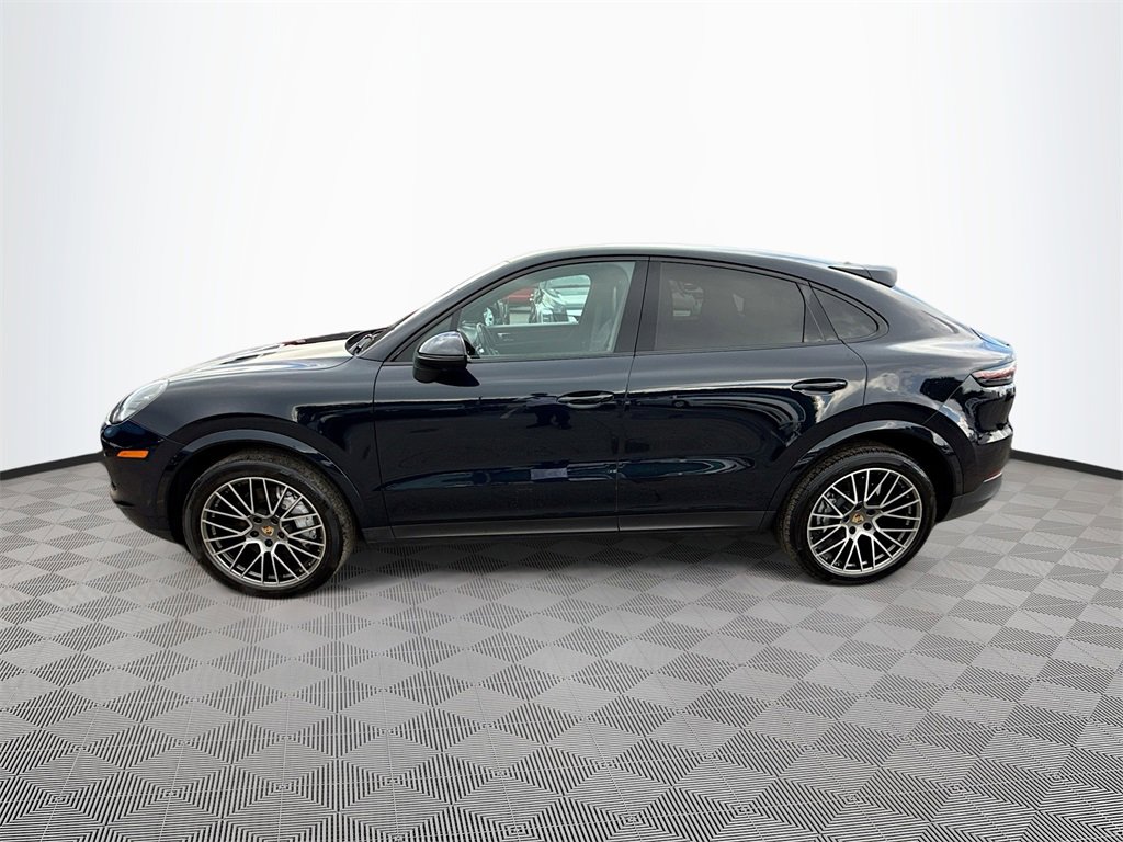 Used 2022 Porsche Cayenne Platinum Edition image 5