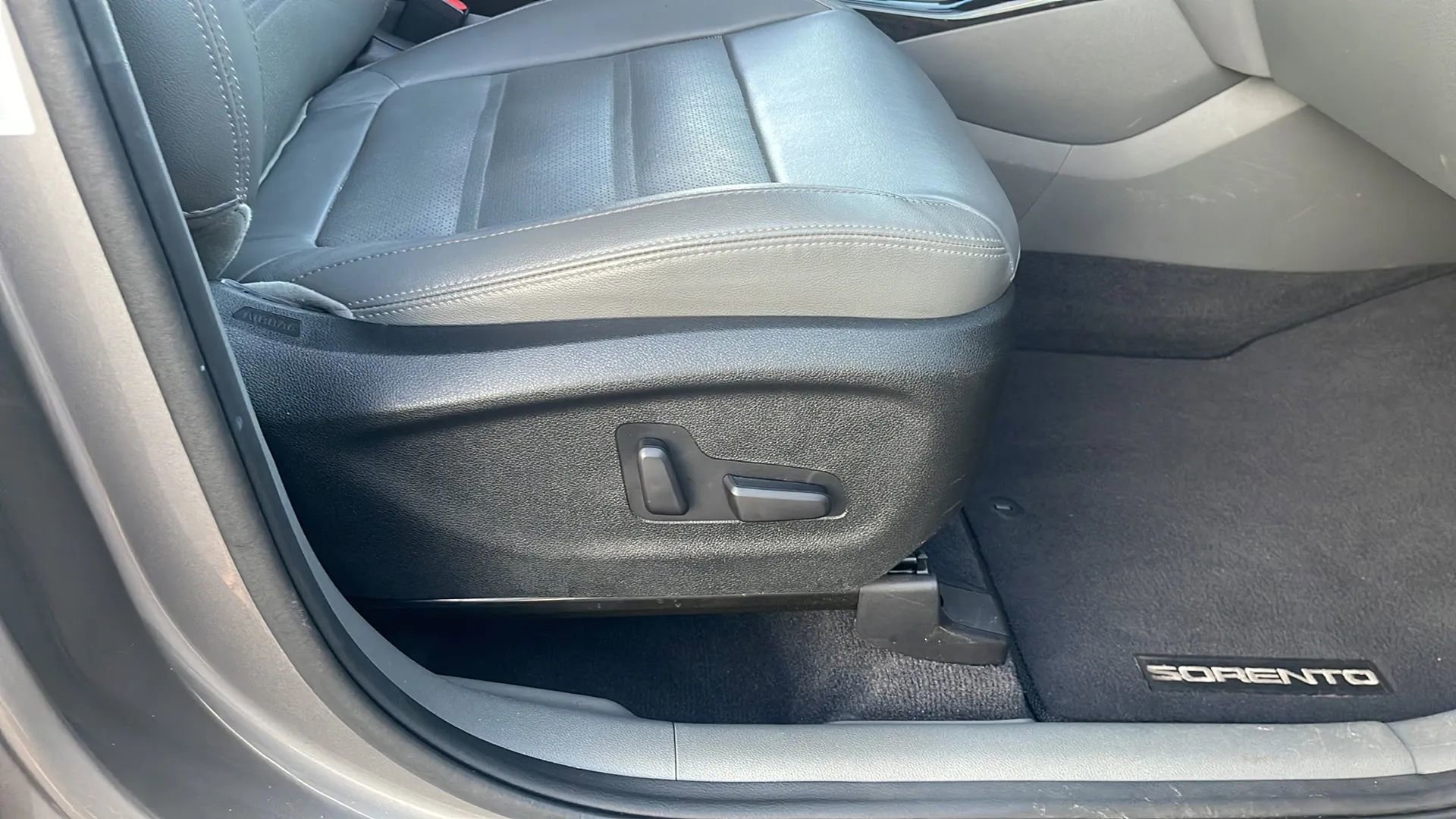 Used 2016 Kia Sorento EX image 28