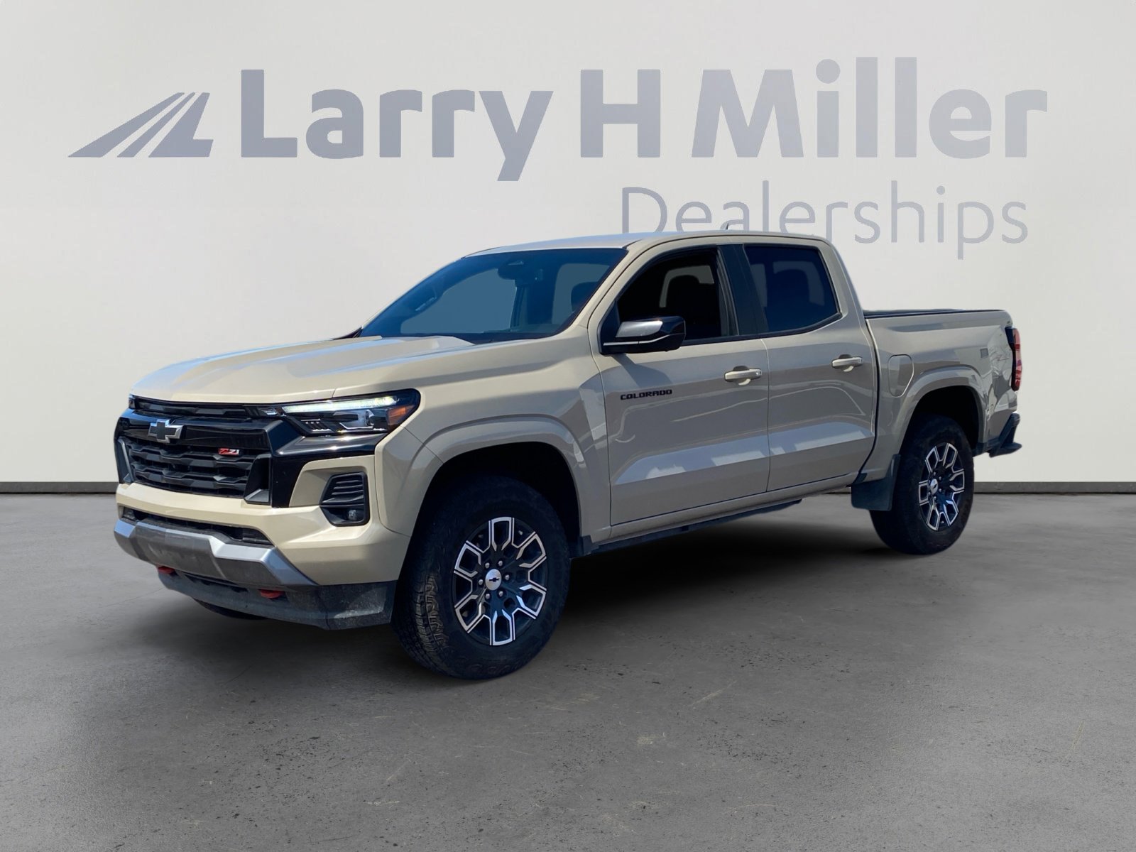 Used 2024 Chevrolet Colorado Z71 w/ Z71 Convenience Package 2